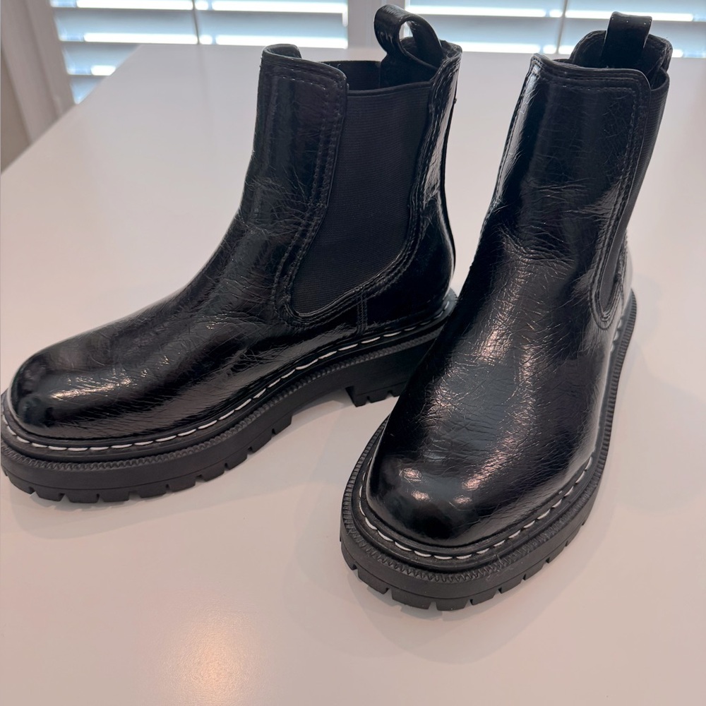 NWOT Sam Edelman Effie lug Sole Chelsea Black Leather Ankle Boots